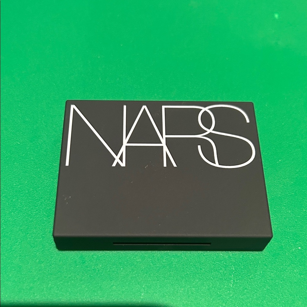 NARS Blush Compact - Black and White - Picture 4 of 5